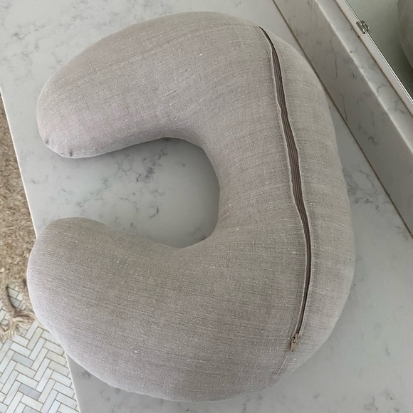 Boppy nursing pillow - Picture 4 of 6